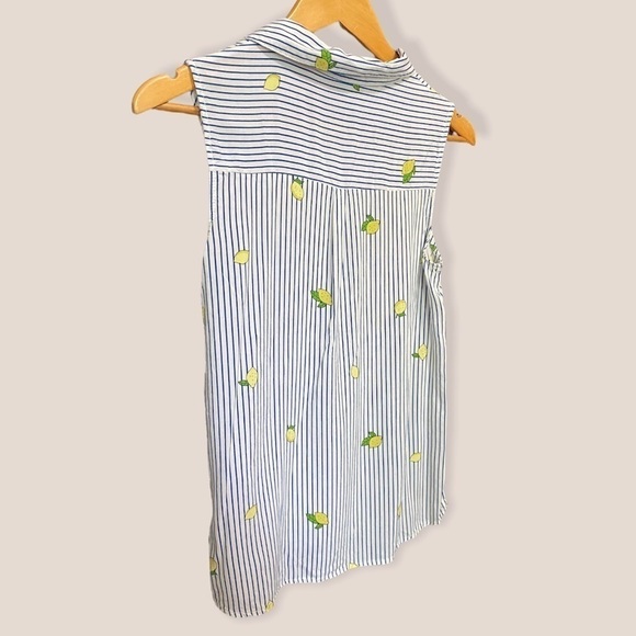 Passport Sleeveless Button Down Top - Picture 5 of 7